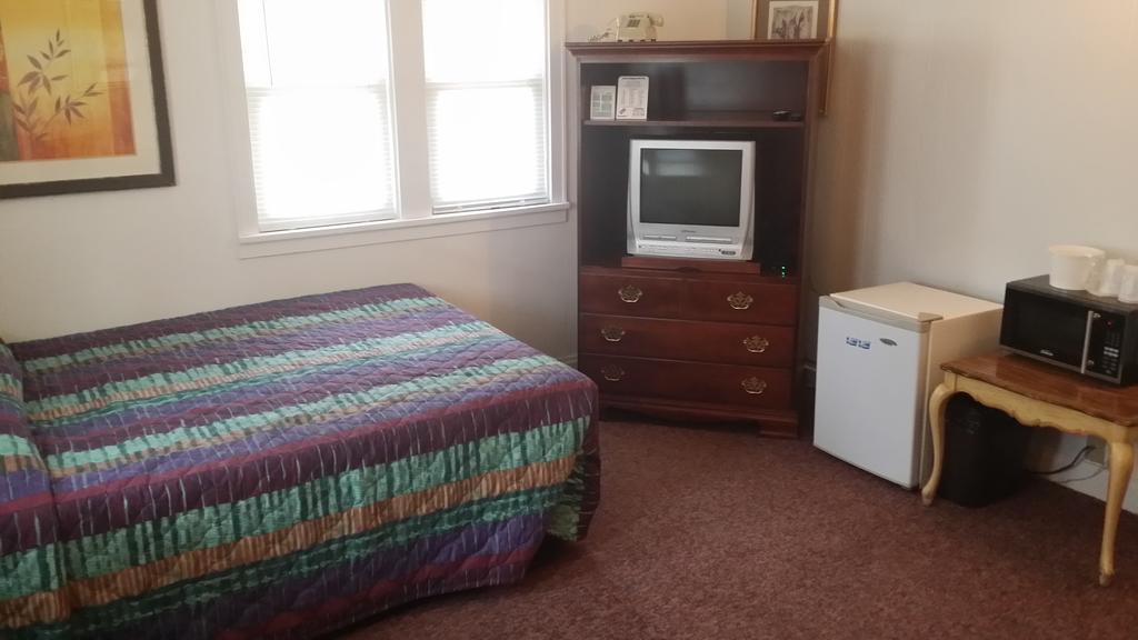 Cheyenne Motel Room photo