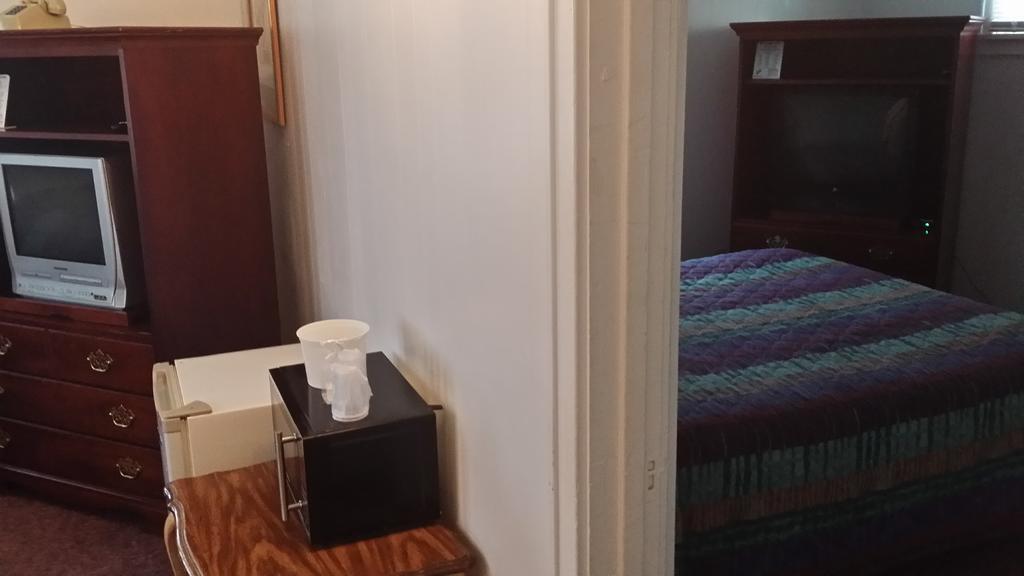 Cheyenne Motel Room photo